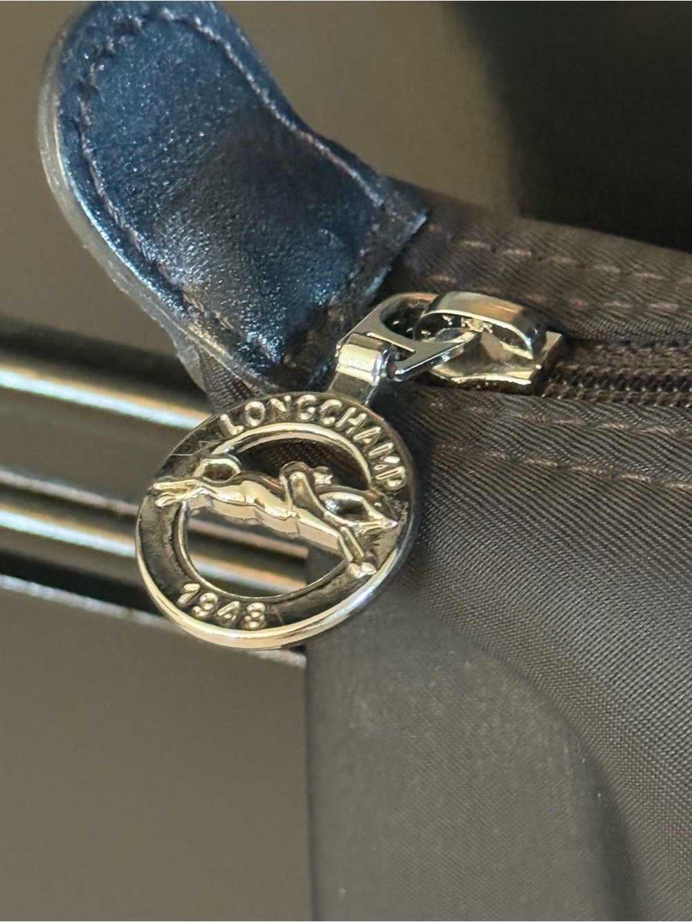 Longchamp Classic Black Tote Bag with Leather Trim - Picture 3 of 9